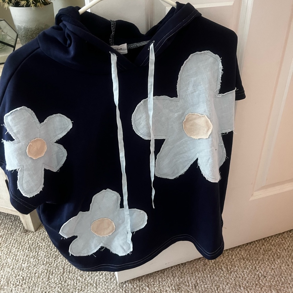 AnnieWear Flower Print Short Sleeve hoodie